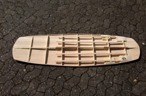 Einfache Längsverstärkungen bei Hollow-Wood-Kiteboard