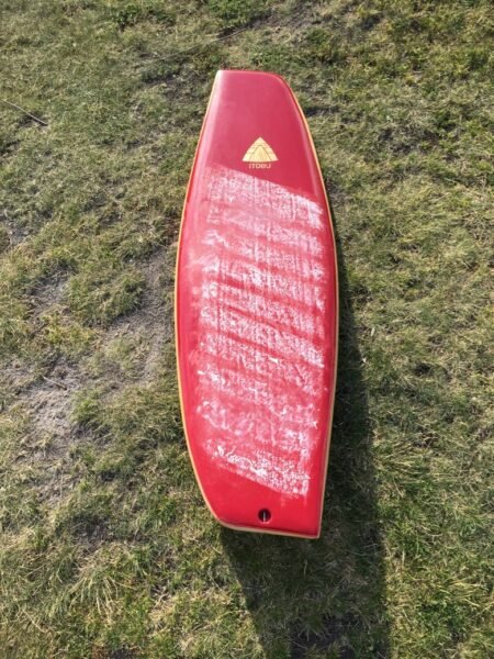Roter Acryllack auf Wasserbasis