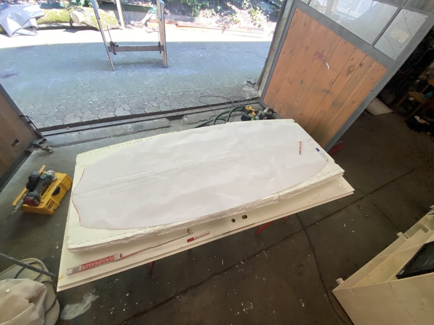 Surfblank mit skizzierter Outline